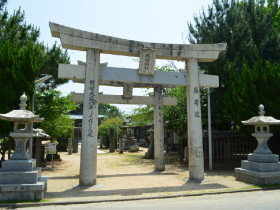 磯崎神社の子持ち石